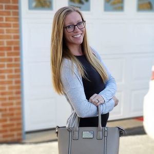 Meet your Posher, Cynthia